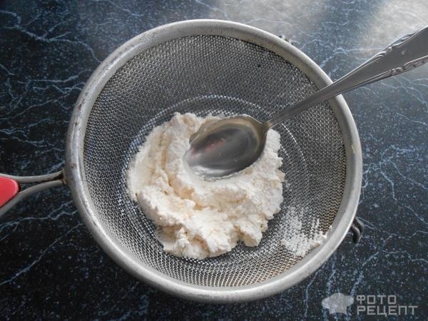 Рецепт: Классические ватрушки с творожной начинкой - На дрожжевом тесте Рецепт: Классические ватрушки с творожной начинкой - На дрожжевом тесте