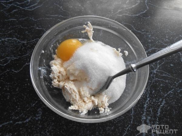 Рецепт: Классические ватрушки с творожной начинкой - На дрожжевом тесте Рецепт: Классические ватрушки с творожной начинкой - На дрожжевом тесте