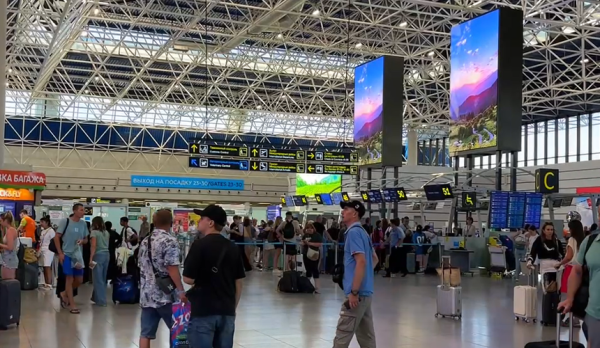 В аэропорту Сочи все еще задерживаются десятки рейсов  В аэропорту Сочи все еще задерживаются десятки рейсов