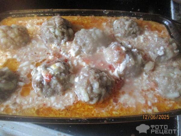 Рецепт: Картофель с фрикадельками в духовке - под соусом Рецепт: Картофель с фрикадельками в духовке - под соусом