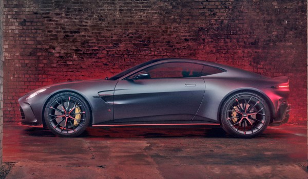 Суперкар Aston Martin Vantage S: новая топ-версия Суперкар Aston Martin Vantage S: новая топ-версия