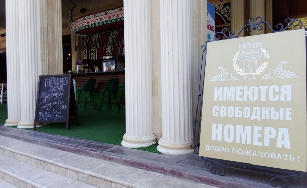 Пляжи Анапы: немногочисленные туристы купаются вопреки запрету Пляжи Анапы: немногочисленные туристы купаются вопреки запрету