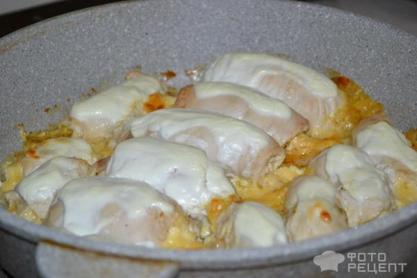 Рецепт: Рулетики из куриного филе - С сыром, творогом, пряностями и сметаной Рецепт: Рулетики из куриного филе - С сыром, творогом, пряностями и сметаной