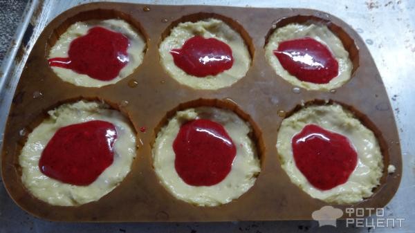 Рецепт: Кекс с начинкой из клюквенного желе - Простые и очень вкусные. Рецепт: Кекс с начинкой из клюквенного желе - Простые и очень вкусные.