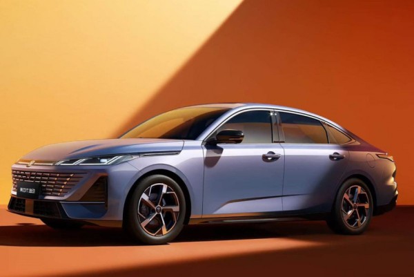 В Китае дебютировал обновленный седан Changan Lamore/Eado В Китае дебютировал обновленный седан Changan Lamore/Eado