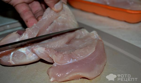 Рецепт: Рулетики из куриного филе - С сыром, творогом, пряностями и сметаной Рецепт: Рулетики из куриного филе - С сыром, творогом, пряностями и сметаной