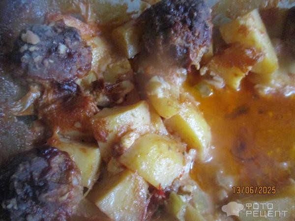 Рецепт: Картофель с фрикадельками в духовке - под соусом Рецепт: Картофель с фрикадельками в духовке - под соусом