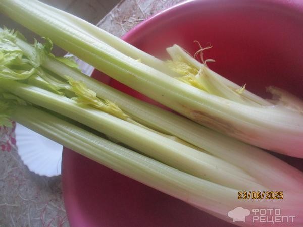 Рецепт: Маринованный сельдерей (с овощами) - как закуска Рецепт: Маринованный сельдерей (с овощами) - как закуска