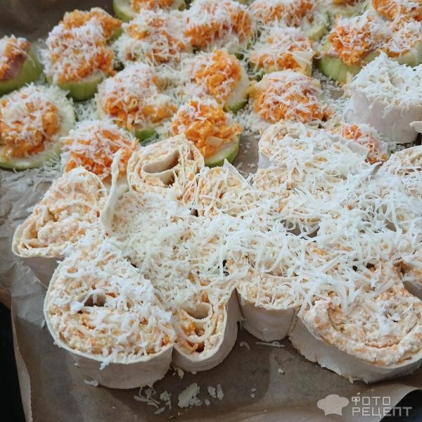 Рецепт: Горячие рулетики из лаваша с творожно-морковной начинкой - Запечённые в духовке с сыром сулугуни Рецепт: Горячие рулетики из лаваша с творожно-морковной начинкой - Запечённые в духовке с сыром сулугуни