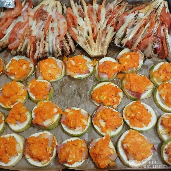 Рецепт: Запеченные кабачки с морковно-сырной начинкой-просто и вкусно! - С копчёным салом Рецепт: Запеченные кабачки с морковно-сырной начинкой-просто и вкусно! - С копчёным салом