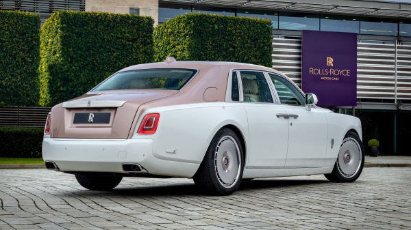 Rolls-Royce Phantom Dentelle примерил кружевной интерьер Rolls-Royce Phantom Dentelle примерил кружевной интерьер