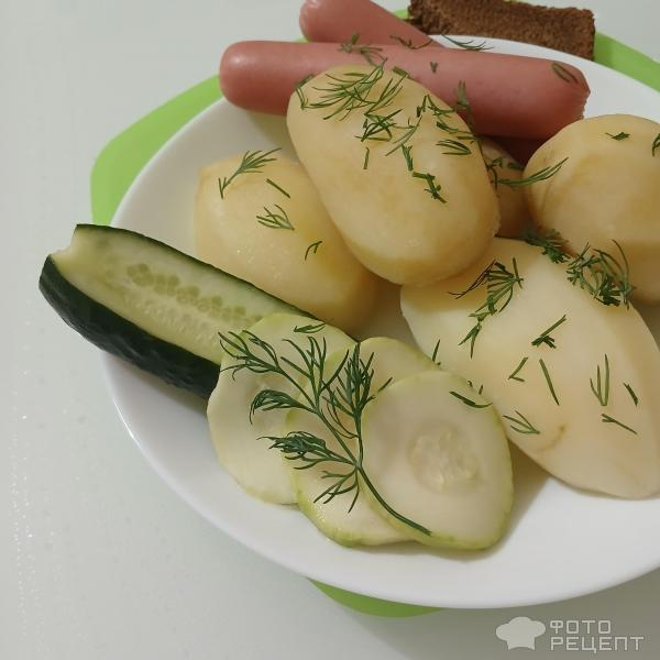 Рецепт: Малосольные огурчики с кабачками в горячем маринаде - Быстрый способ засолки малосольных огурцов горячим маринадом. С молодыми кабачками и чесноком. Рецепт: Малосольные огурчики с кабачками в горячем маринаде - Быстрый способ засолки малосольных огурцов горячим маринадом. С молодыми кабачками и чесноком.