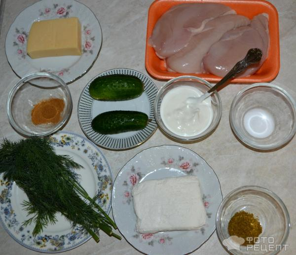 Рецепт: Рулетики из куриного филе - С сыром, творогом, пряностями и сметаной Рецепт: Рулетики из куриного филе - С сыром, творогом, пряностями и сметаной