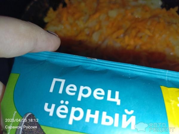 Рецепт: Салат "Слоеный с маринованными огурцами и шпротами" - С луково-морковной поджаркой Рецепт: Салат "Слоеный с маринованными огурцами и шпротами" - С луково-морковной поджаркой