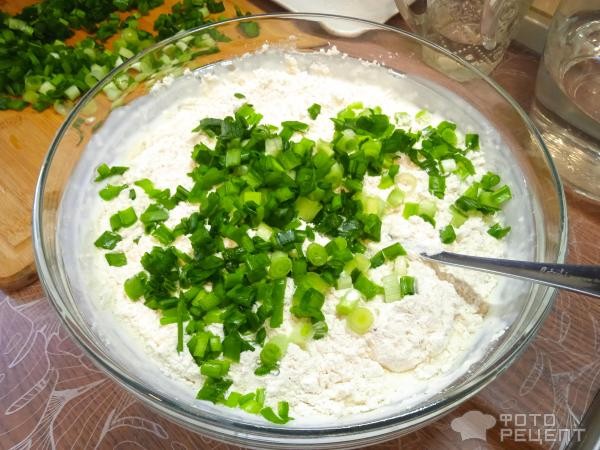 Рецепт: Пирог на кефире - с зелёным луком Рецепт: Пирог на кефире - с зелёным луком