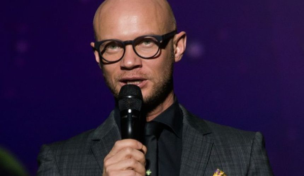 СМИ: пьяного комика Дмитрия Хрусталева не пустили на рейс «России» СМИ: пьяного комика Дмитрия Хрусталева не пустили на рейс «России»