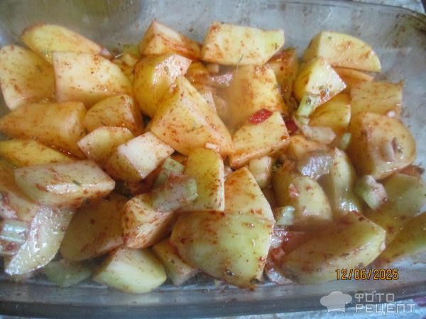 Рецепт: Картофель с фрикадельками в духовке - под соусом Рецепт: Картофель с фрикадельками в духовке - под соусом