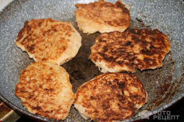 Рецепт: Капустные оладьи - под сливочно-грибным соусом Рецепт: Капустные оладьи - под сливочно-грибным соусом