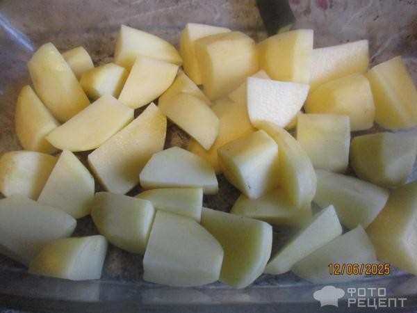 Рецепт: Картофель с фрикадельками в духовке - под соусом Рецепт: Картофель с фрикадельками в духовке - под соусом