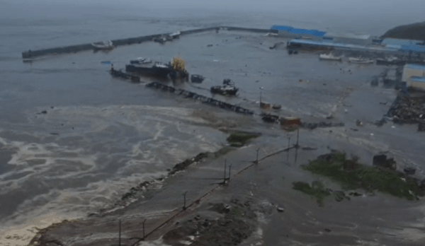 Сахалин накрыло цунами после землетрясения на Камчатке Сахалин накрыло цунами после землетрясения на Камчатке