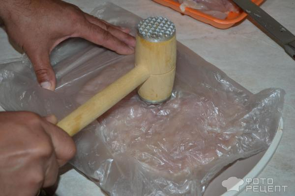 Рецепт: Рулетики из куриного филе - С сыром, творогом, пряностями и сметаной Рецепт: Рулетики из куриного филе - С сыром, творогом, пряностями и сметаной
