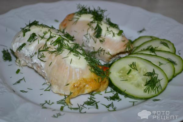 Рецепт: Рулетики из куриного филе - С сыром, творогом, пряностями и сметаной Рецепт: Рулетики из куриного филе - С сыром, творогом, пряностями и сметаной