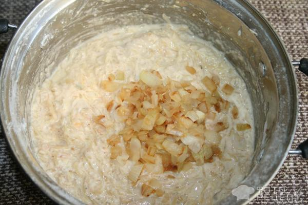 Рецепт: Капустные оладьи - под сливочно-грибным соусом Рецепт: Капустные оладьи - под сливочно-грибным соусом