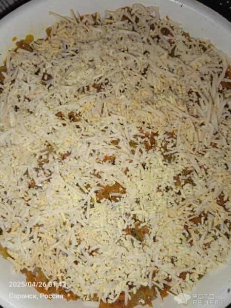 Рецепт: Салат "Слоеный с маринованными огурцами и шпротами" - С луково-морковной поджаркой Рецепт: Салат "Слоеный с маринованными огурцами и шпротами" - С луково-морковной поджаркой
