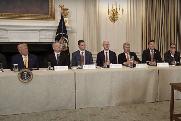 Трамп Белый дом выпускает отчет по регулированию криптовалюты Трамп Белый дом выпускает отчет по регулированию криптовалюты