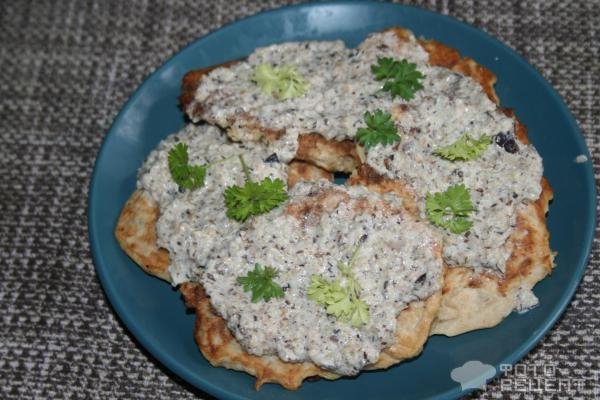 Рецепт: Капустные оладьи - под сливочно-грибным соусом Рецепт: Капустные оладьи - под сливочно-грибным соусом