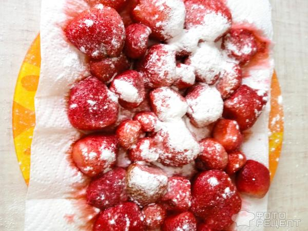 Рецепт: Цветаевский пирог без глютена из кокосовой муки с клубникой - Клубничная нежнятина со сметанной заливкой Рецепт: Цветаевский пирог без глютена из кокосовой муки с клубникой - Клубничная нежнятина со сметанной заливкой