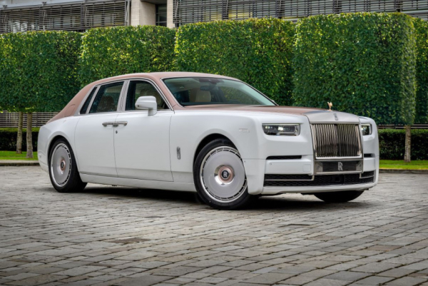 Rolls-Royce Phantom Dentelle примерил кружевной интерьер Rolls-Royce Phantom Dentelle примерил кружевной интерьер
