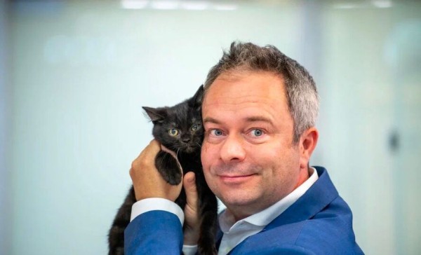 Из блиндажей — на сцену: коты-фронтовики готовятся стать артистами в Театре Куклачева