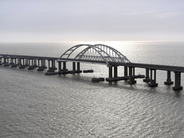 Крымский мост временно закрыли для автотранспорта