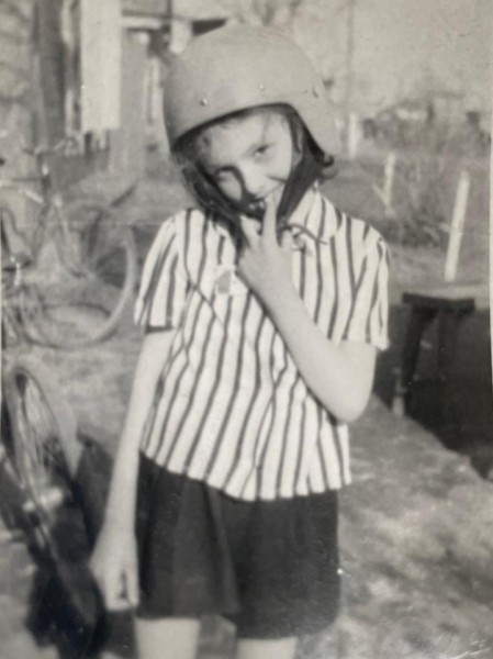 Марина Есипенко отмечает лучшие роли в театральной ретроспективе