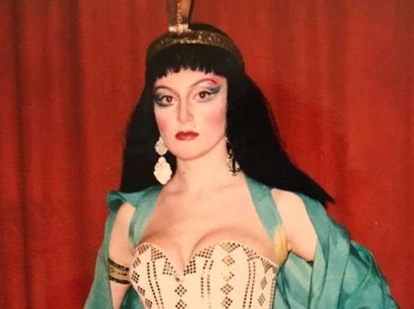 Марина Есипенко отмечает лучшие роли в театральной ретроспективе