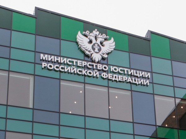 Минюст вернет кресты на гербы на своих здания
