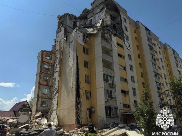 Названа основная версия взрыва в Саратове: проверяют одного жильца