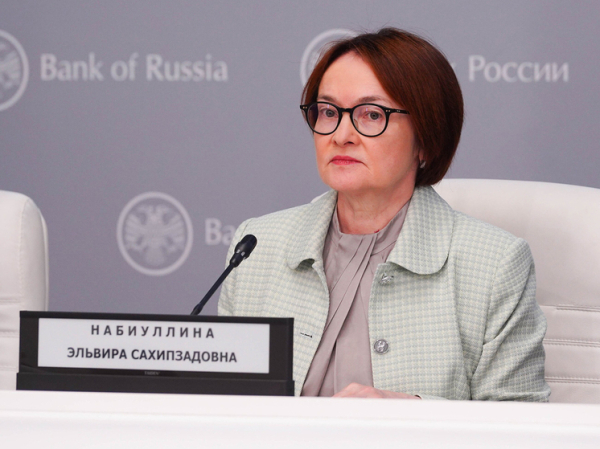 «Нужно двигаться осторожно»: ЦБ пояснил, почему не снизил ставку в два раза