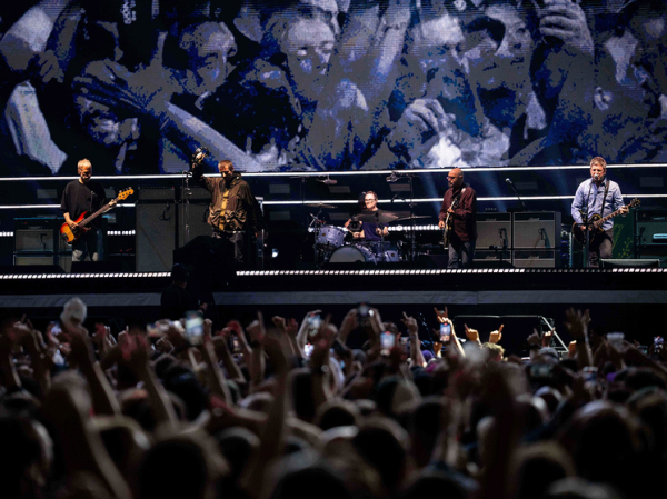 Oasis посмеялись над ценами на билеты: Галлахеры могут получить миллиарды за тур