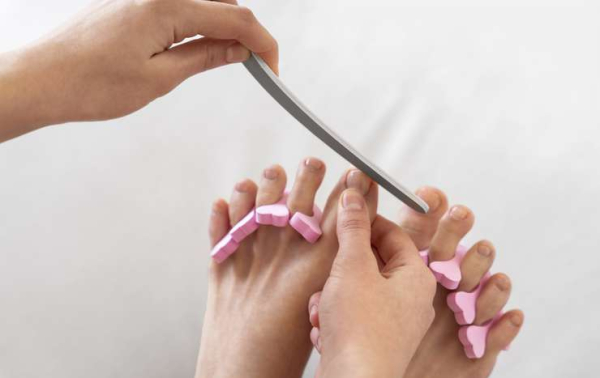 Педикюр: покрывать гелем, лаком или вообще ничем