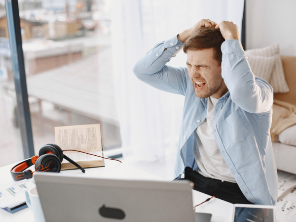 Врач рассказал, почему мы переживаем по поводу и без