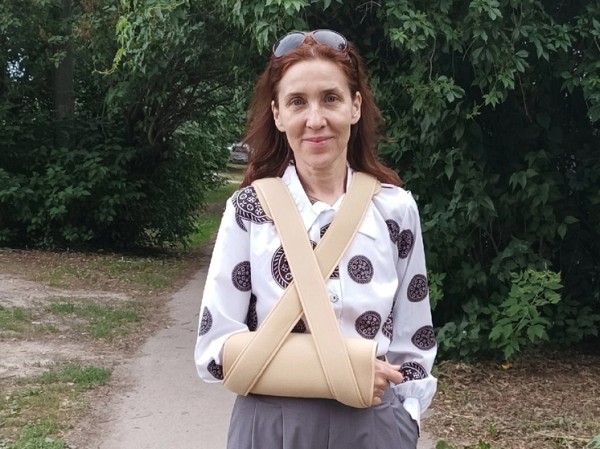 «Все нормально, бабка, закладчицу взяли!»: учительница, которой полицейские по ошибке нанесли увечья, обратилась в СК