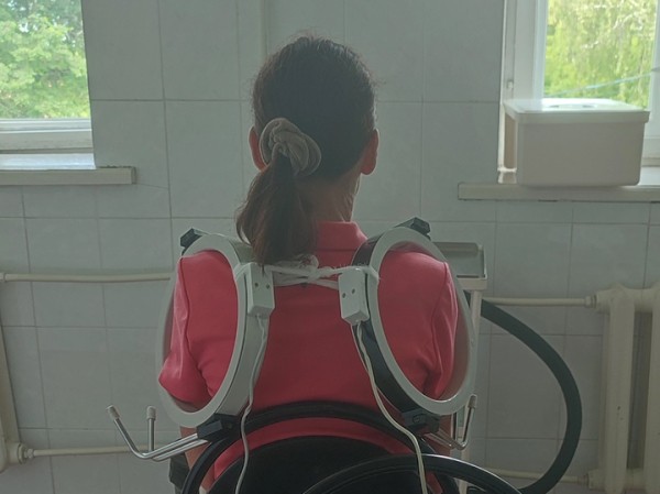 «Все нормально, бабка, закладчицу взяли!»: учительница, которой полицейские по ошибке нанесли увечья, обратилась в СК