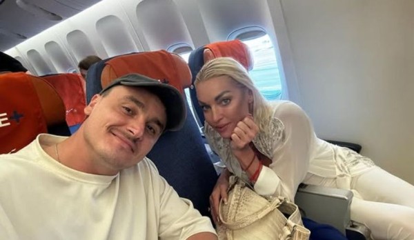 Волочковой пришлось оправдываться за демонстрацию ног пассажирам экономкласса Волочковой пришлось оправдываться за демонстрацию ног пассажирам экономкласса