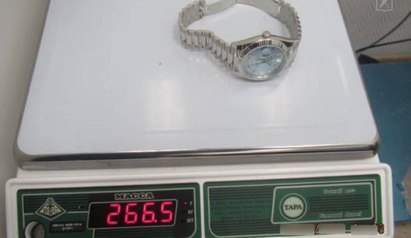 Туриста с Rolex за 6 миллионов рублей остановили в аэропорту Махачкалы Туриста с Rolex за 6 миллионов рублей остановили в аэропорту Махачкалы