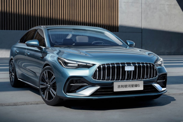 На подходе дуэт седанов Geely Emgrand и Galaxy Starshine 6 На подходе дуэт седанов Geely Emgrand и Galaxy Starshine 6