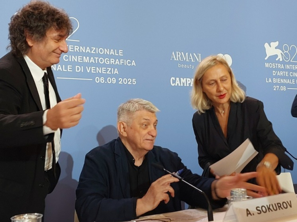 Александр Сокуров представил в Венеции  «Записную книжку  режиссера» и обратился к Старому Свету