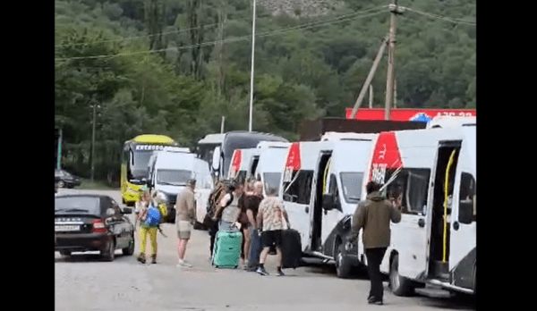 Для эвакуации туристов с Эльбруса запустили шаттлы