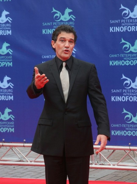 Футболист, винодел и серцеед. 7 фактов об Антонио Бандерасе